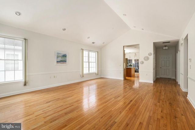 7 SWALLOW DR, Hamilton, NJ 08690