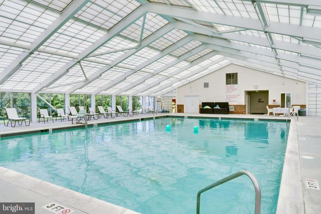 7 SWALLOW DR, Hamilton, NJ 08690