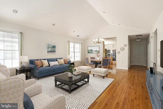 7 SWALLOW DR, Hamilton, NJ 08690