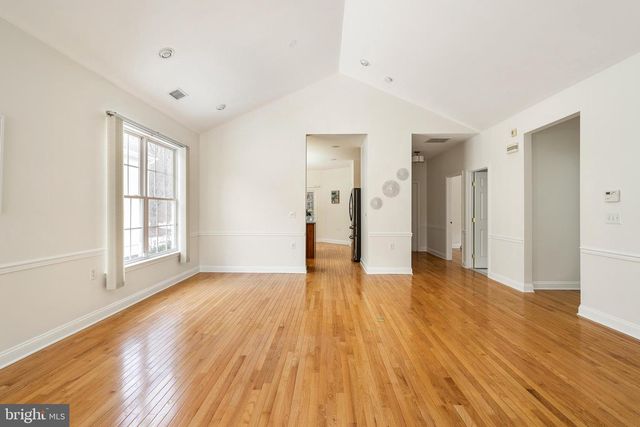 7 SWALLOW DR, Hamilton, NJ 08690