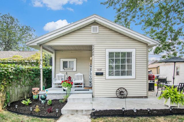 1220 E Fox Street, South Bend, IN 46613