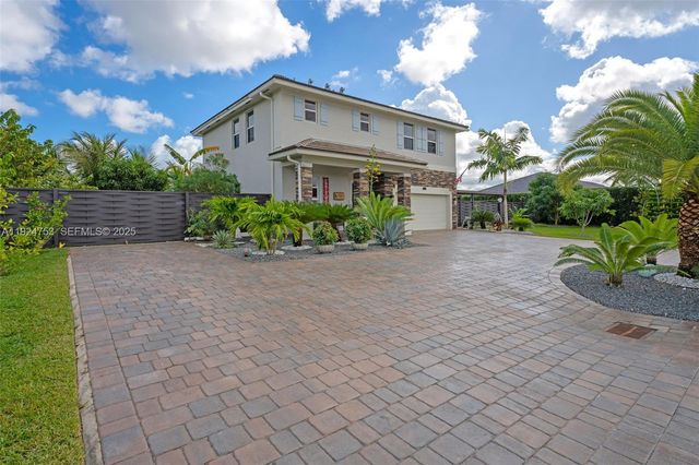 19815 SW 132nd Ct, Miami, FL 33177