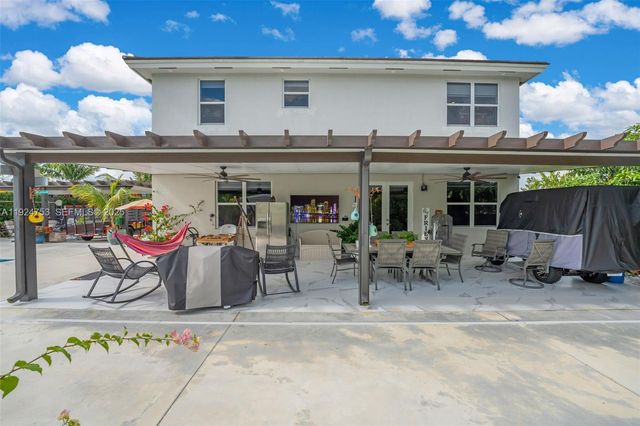 19815 SW 132nd Ct, Miami, FL 33177