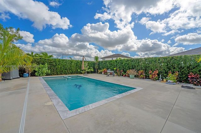 19815 SW 132nd Ct, Miami, FL 33177