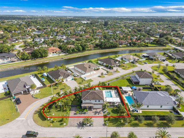 19815 SW 132nd Ct, Miami, FL 33177