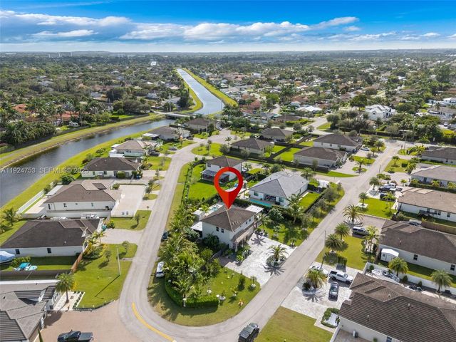 19815 SW 132nd Ct, Miami, FL 33177