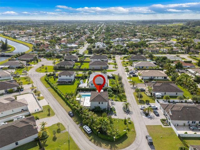 19815 SW 132nd Ct, Miami, FL 33177