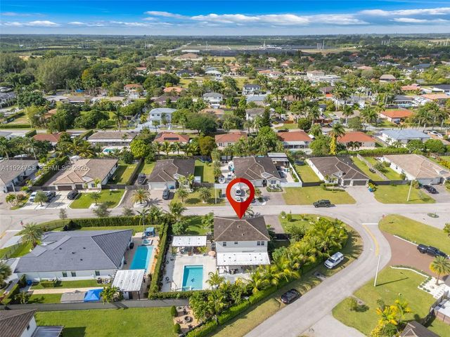19815 SW 132nd Ct, Miami, FL 33177