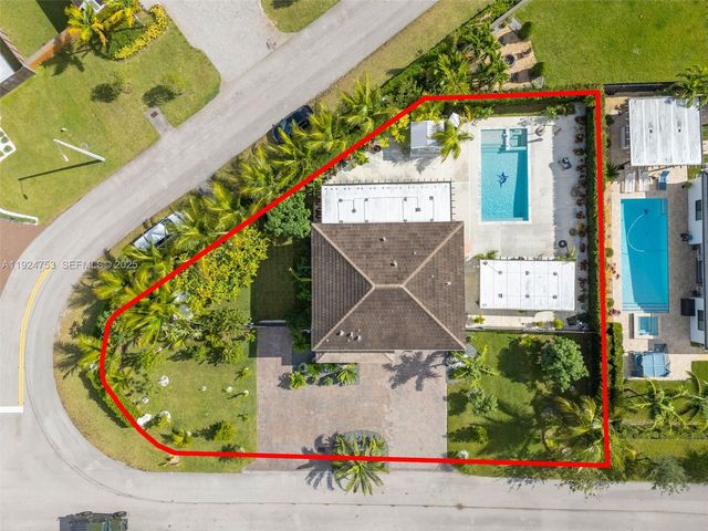 19815 SW 132nd Ct, Miami, FL 33177