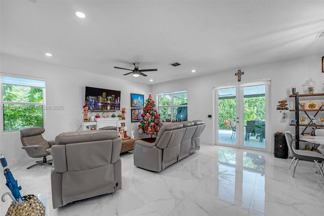 19815 SW 132nd Ct, Miami, FL 33177