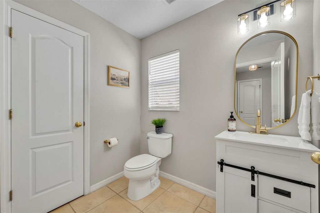 Image 11 of property listing at 10825 TILSTON POINT, Orlando, FL 32832