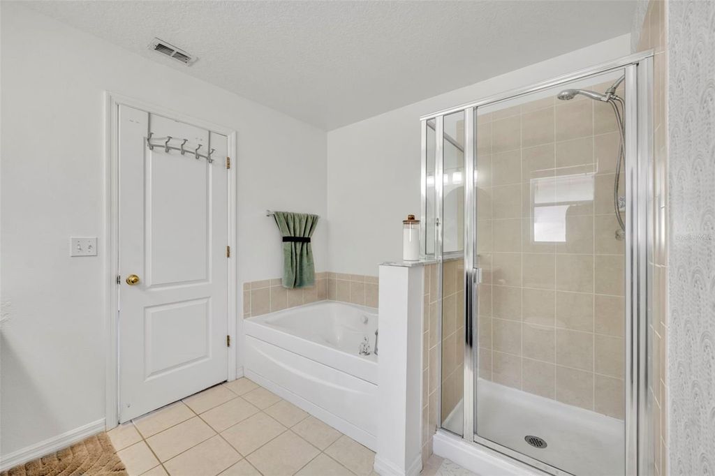 Image 9 of property listing at 10825 TILSTON POINT, Orlando, FL 32832