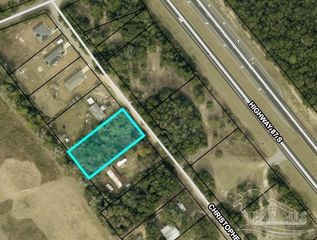 4769 Christopher Ln, Milton, FL 32583