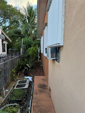 790 NW 76th St, Miami, FL 33150