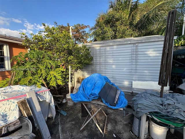 790 NW 76th St, Miami, FL 33150