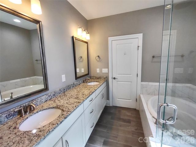 6432 Fairway Row Lane, Charlotte, NC 28277