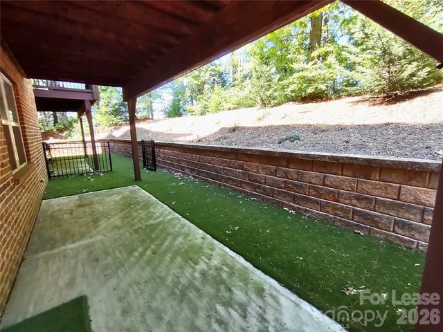 6432 Fairway Row Lane, Charlotte, NC 28277