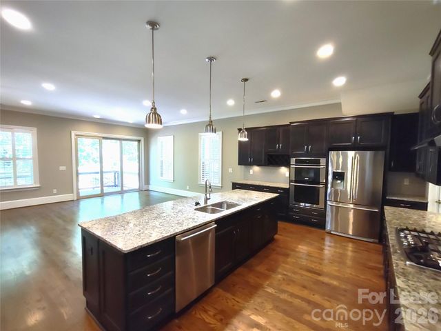 6432 Fairway Row Lane, Charlotte, NC 28277