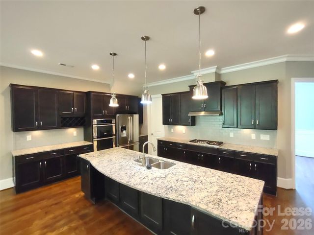 6432 Fairway Row Lane, Charlotte, NC 28277