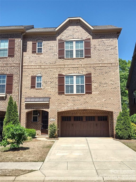 6432 Fairway Row Lane, Charlotte, NC 28277