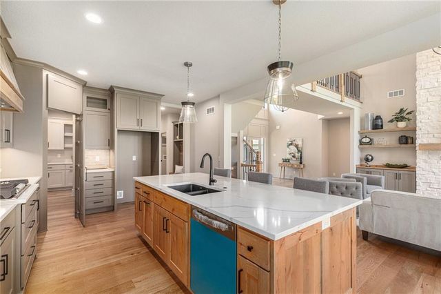 2314 SW Serena Place, Lee's Summit, MO 64082