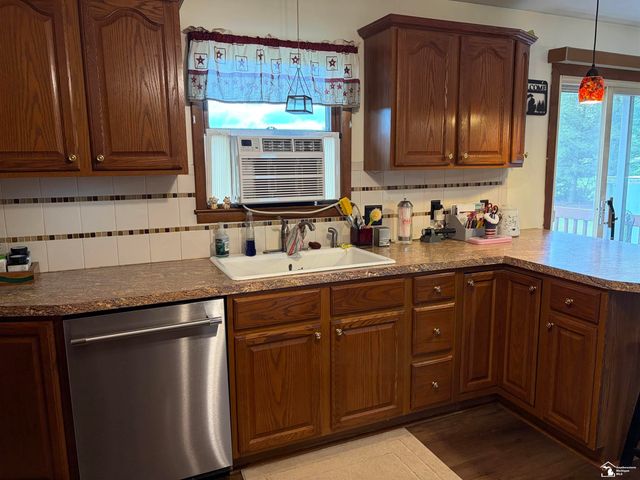 13608 Dunlap Road, La Salle, MI 48145