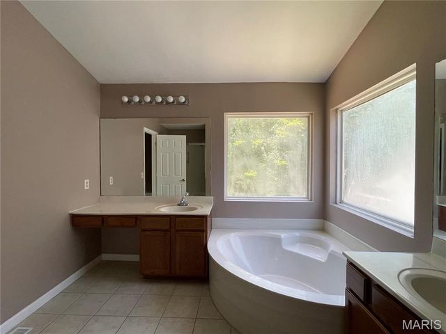 636 Canary Estates Drive, Ballwin, MO 63021