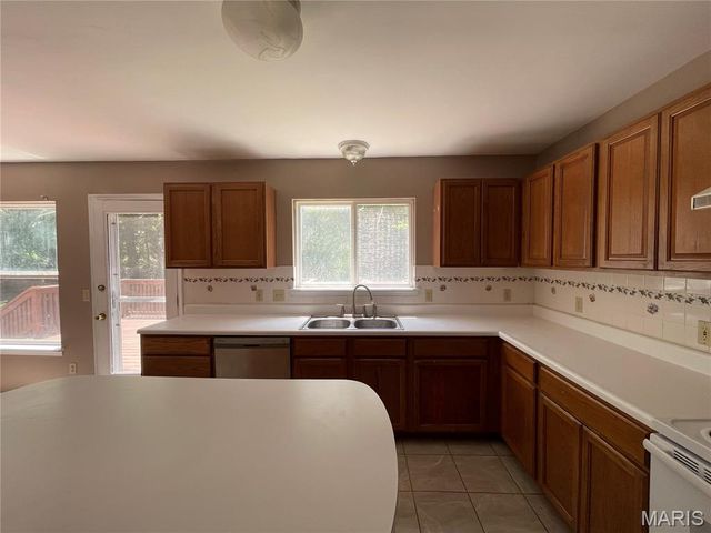 636 Canary Estates Drive, Ballwin, MO 63021