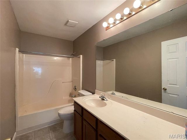 636 Canary Estates Drive, Ballwin, MO 63021