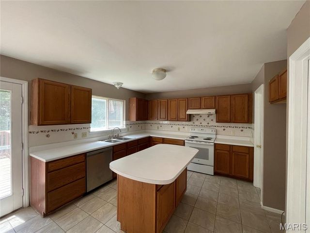 636 Canary Estates Drive, Ballwin, MO 63021