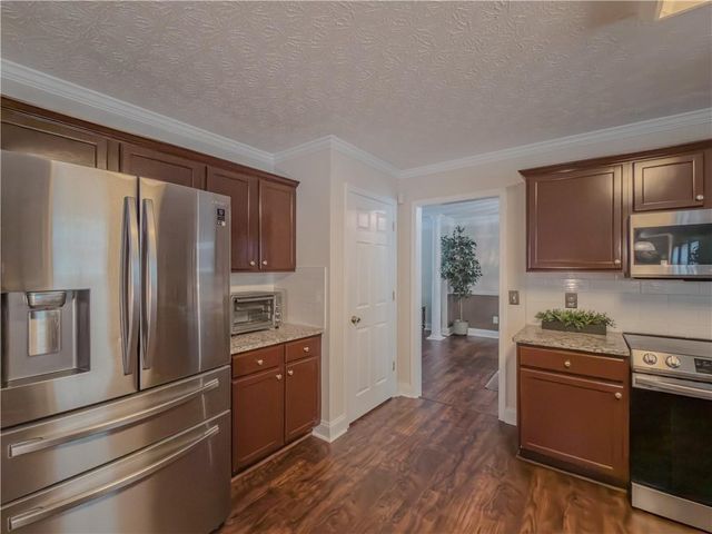 6042 Fairington Farms Lane, Lithonia, GA 30038