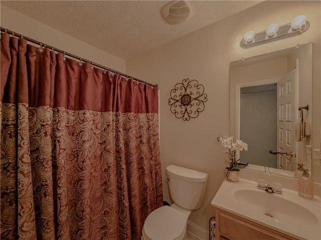 6042 Fairington Farms Lane, Lithonia, GA 30038