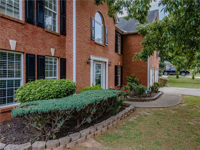 6042 Fairington Farms Lane, Lithonia, GA 30038