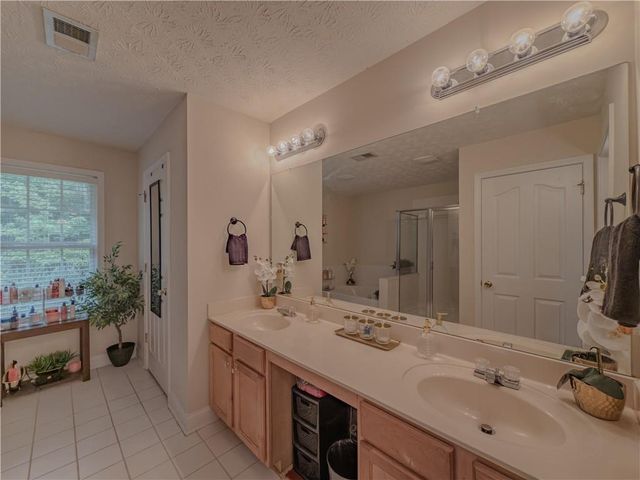 6042 Fairington Farms Lane, Lithonia, GA 30038