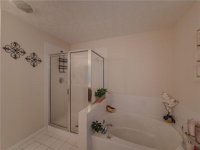 6042 Fairington Farms Lane, Lithonia, GA 30038
