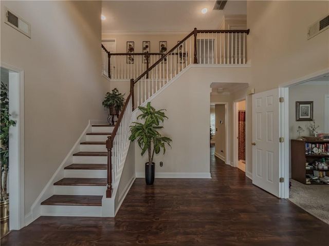 6042 Fairington Farms Lane, Lithonia, GA 30038