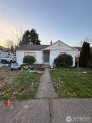 421 Wells Avenue N, Renton, WA 98057