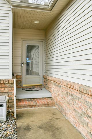 821 Whispering Pines Lane, Bay City, MI 48708