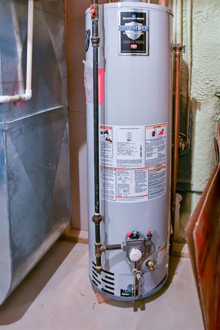 821 Whispering Pines Lane, Bay City, MI 48708