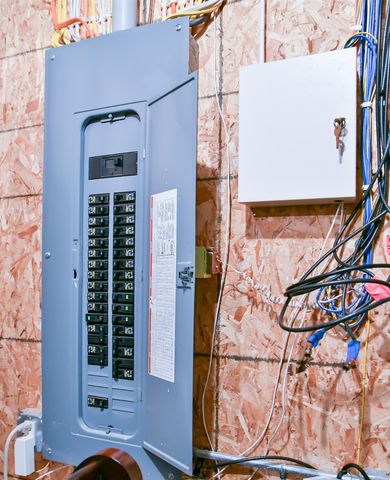 821 Whispering Pines Lane, Bay City, MI 48708