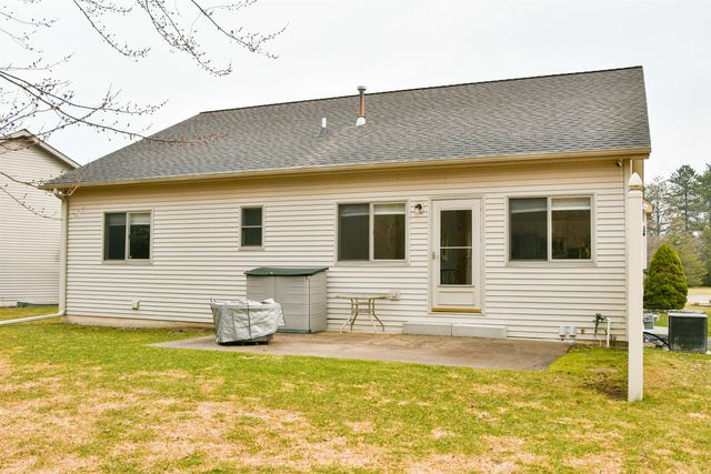 821 Whispering Pines Lane, Bay City, MI 48708