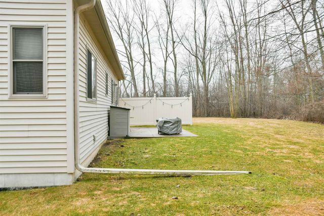 821 Whispering Pines Lane, Bay City, MI 48708