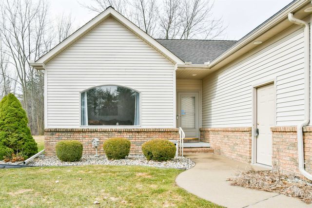 821 Whispering Pines Lane, Bay City, MI 48708