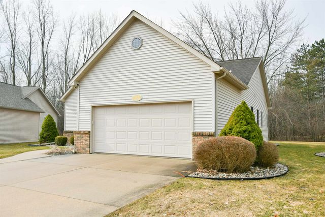 821 Whispering Pines Lane, Bay City, MI 48708