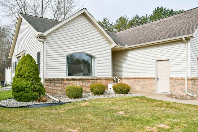 821 Whispering Pines Lane, Bay City, MI 48708