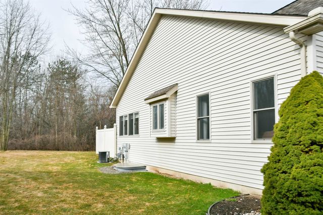 821 Whispering Pines Lane, Bay City, MI 48708