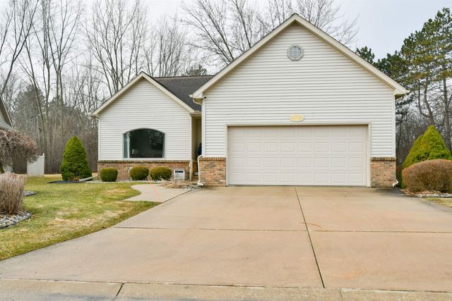 821 Whispering Pines Lane, Bay City, MI 48708
