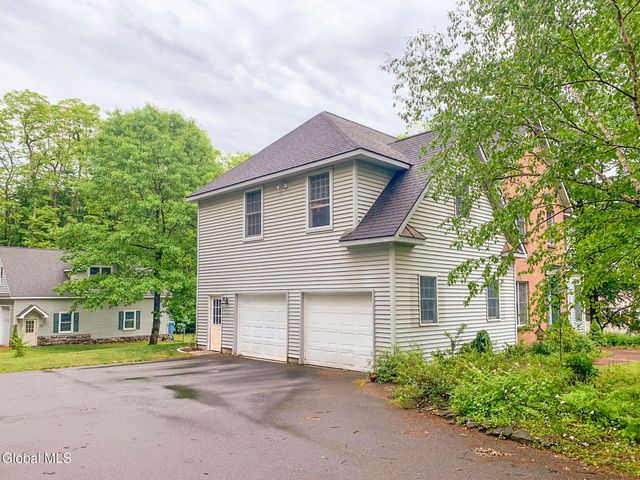 5 King James Court, Saratoga Springs, NY 12866