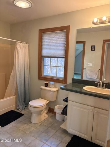 5 King James Court, Saratoga Springs, NY 12866