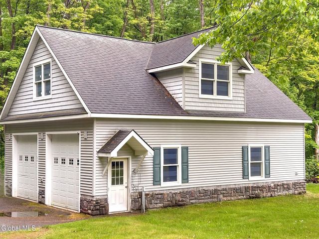 5 King James Court, Saratoga Springs, NY 12866